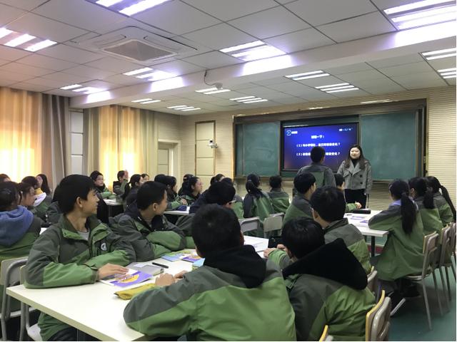 让每一个孩子心里充满阳光——心灵广雅走进潜江市园林一中