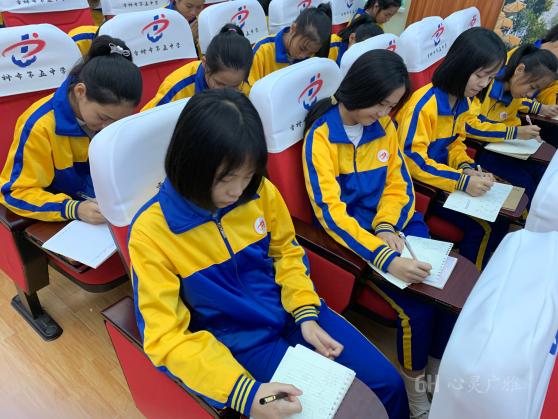 让每一个孩子心里充满阳光——“心灵广雅”走进雷州市