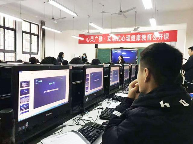 让每一个孩子心里充满阳光——心灵广雅走进宜昌市外国语初级中学